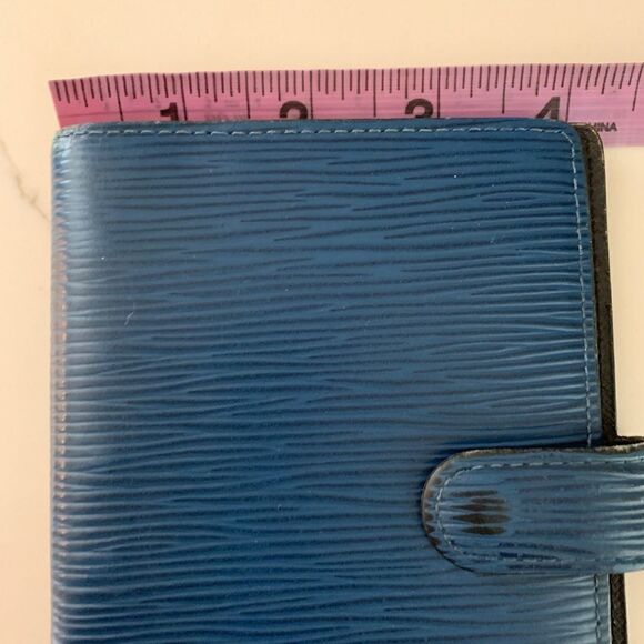 Authentic Louis Vuitton Epi Agenda Blue Notebook - Picture 10 of 12